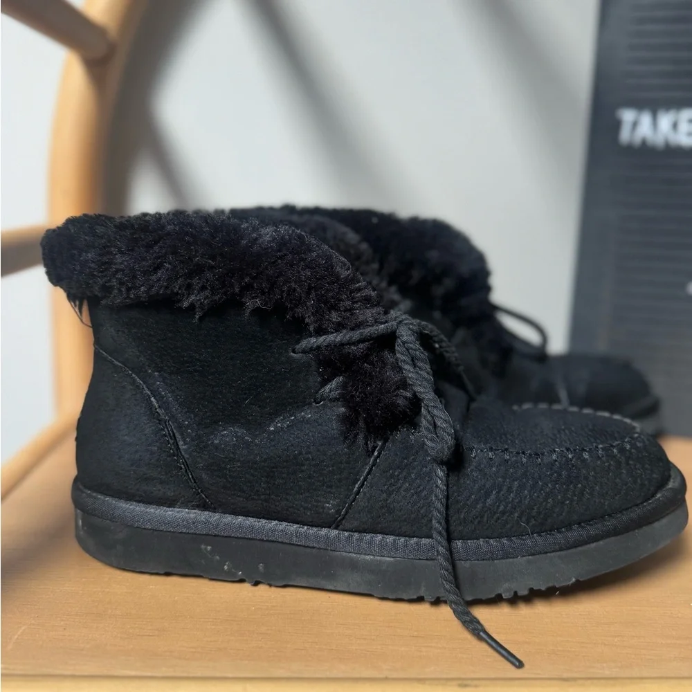 Lamo Women's Black Winter Boots with Plush Lining